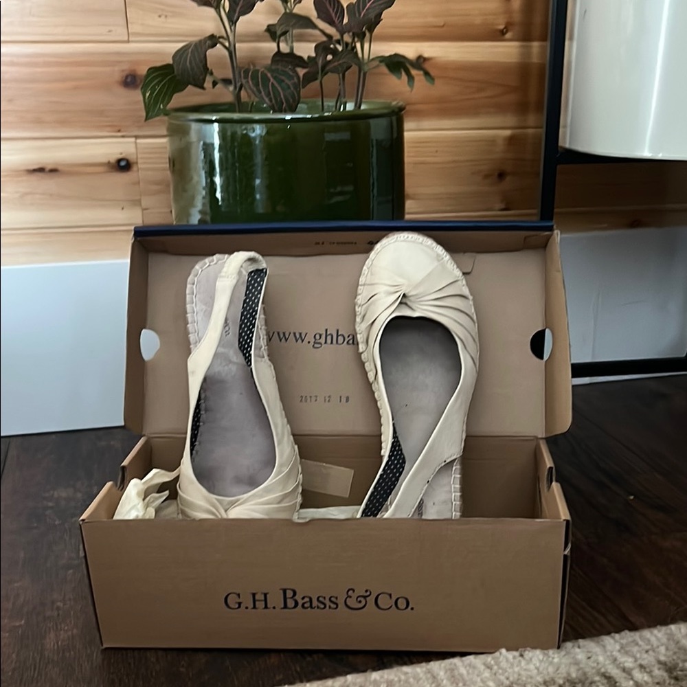 G.H. Bass & Co. Cream Women's Shoes